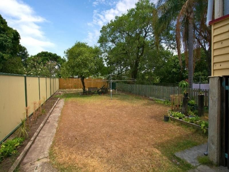 90 Clara Street, Wynnum QLD 4178