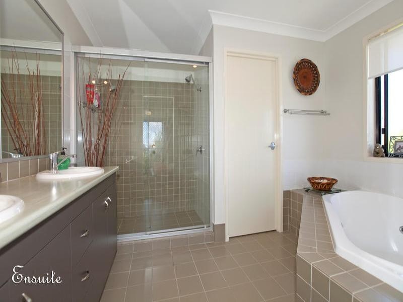 34 Charles Place, Manly West QLD 4179