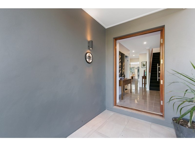 9 Berringar Street, Wynnum QLD 4178