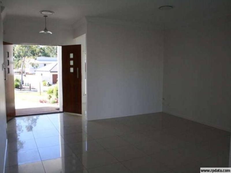 8 Glider Close, Wakerley QLD 4154