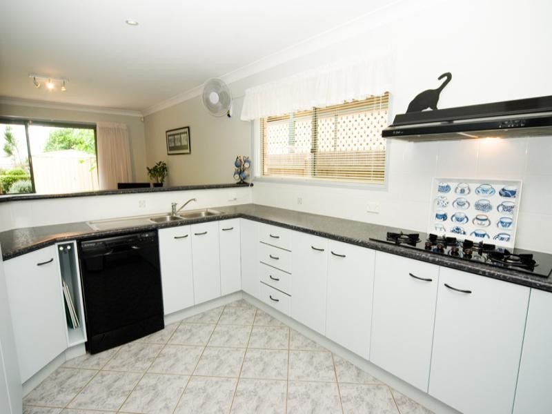 20 Stewart Parade, Manly QLD 4179