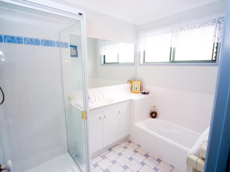 20 Stewart Parade, Manly QLD 4179