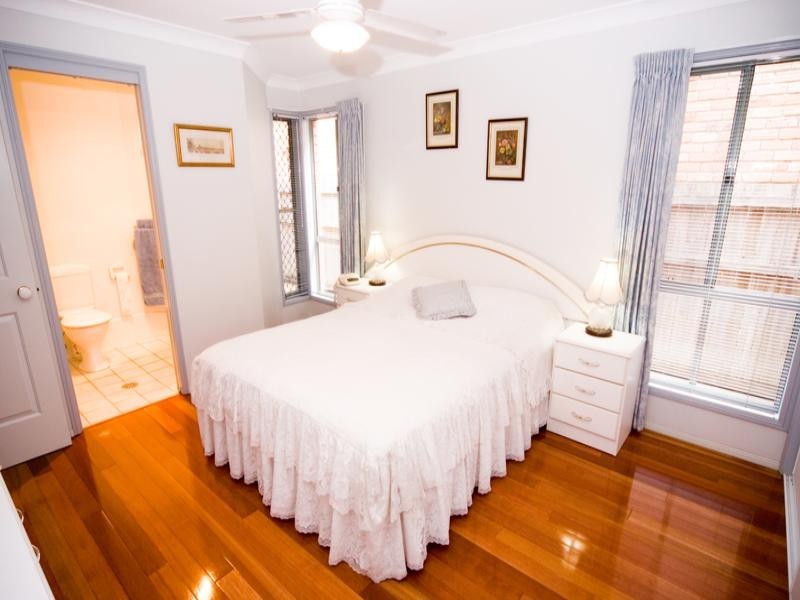 20 Stewart Parade, Manly QLD 4179
