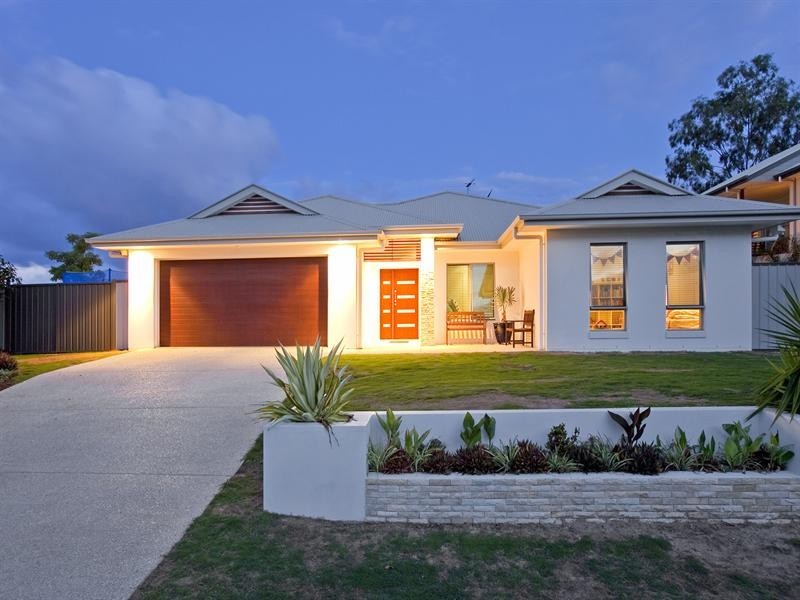 4 Nursery Place, Wakerley QLD 4154