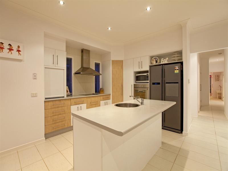 4 Nursery Place, Wakerley QLD 4154