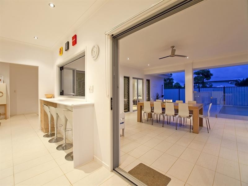 4 Nursery Place, Wakerley QLD 4154