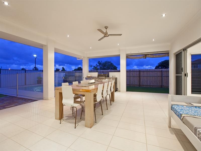 4 Nursery Place, Wakerley QLD 4154