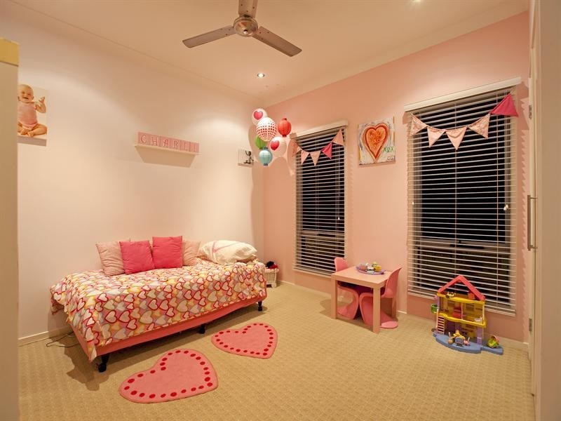 4 Nursery Place, Wakerley QLD 4154