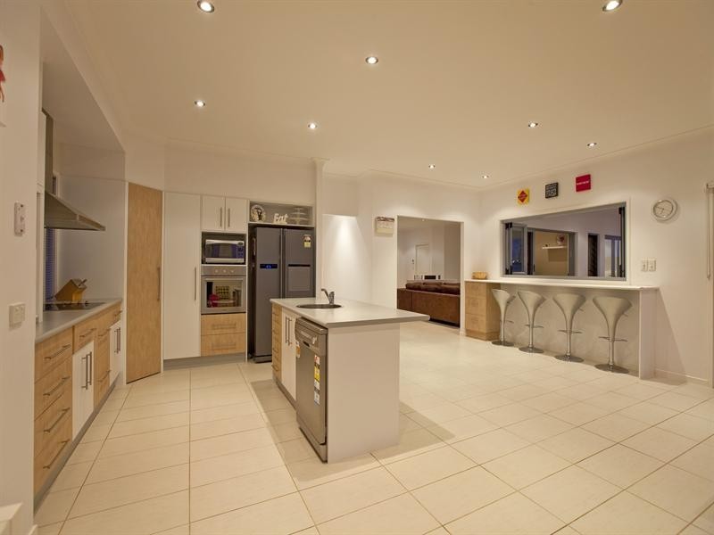 4 Nursery Place, Wakerley QLD 4154