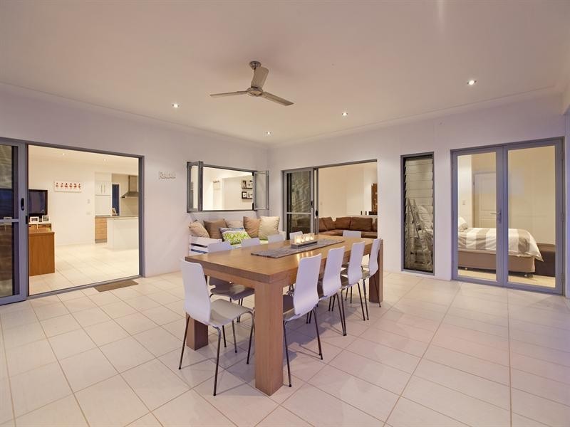 4 Nursery Place, Wakerley QLD 4154