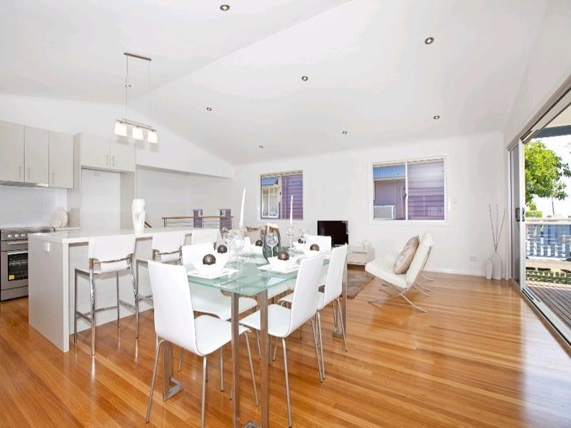102 Gordon Parade, Manly QLD 4179