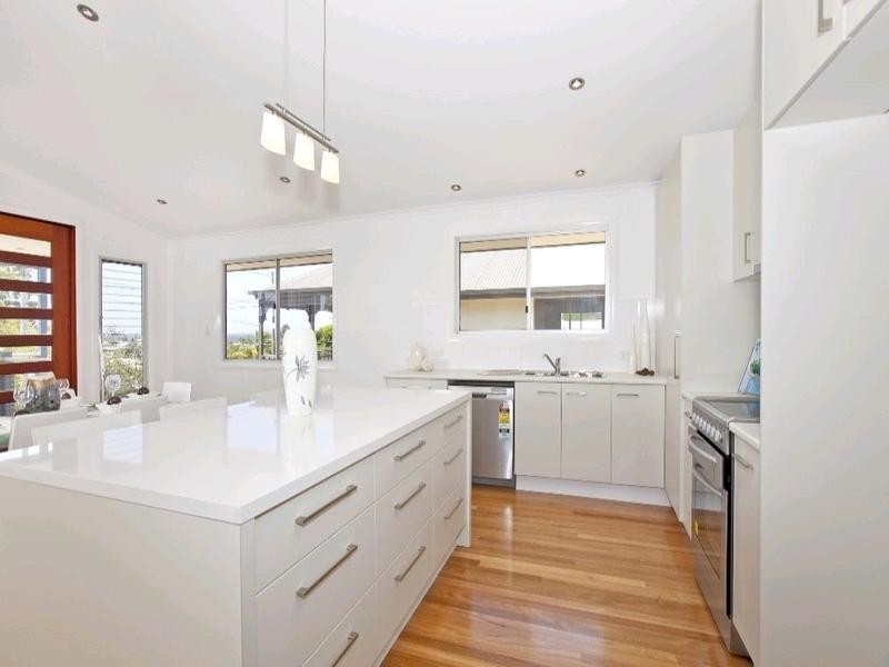 102 Gordon Parade, Manly QLD 4179
