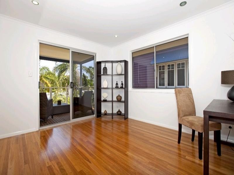 102 Gordon Parade, Manly QLD 4179