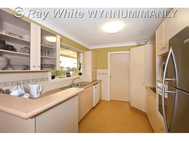 8 Glenshiel Street, Wynnum West QLD 4178