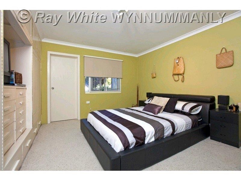 8 Glenshiel Street, Wynnum West QLD 4178