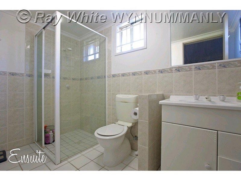 8 Glenshiel Street, Wynnum West QLD 4178