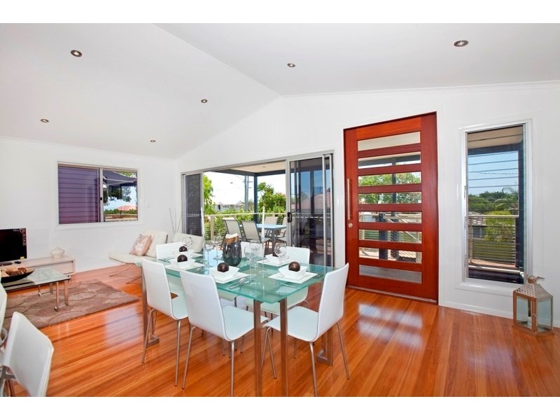 102 Gordon Parade, Manly QLD 4179