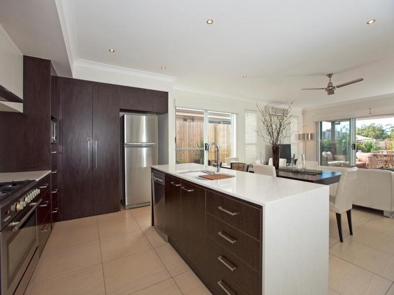 17 Bailey Street, Wakerley QLD 4154