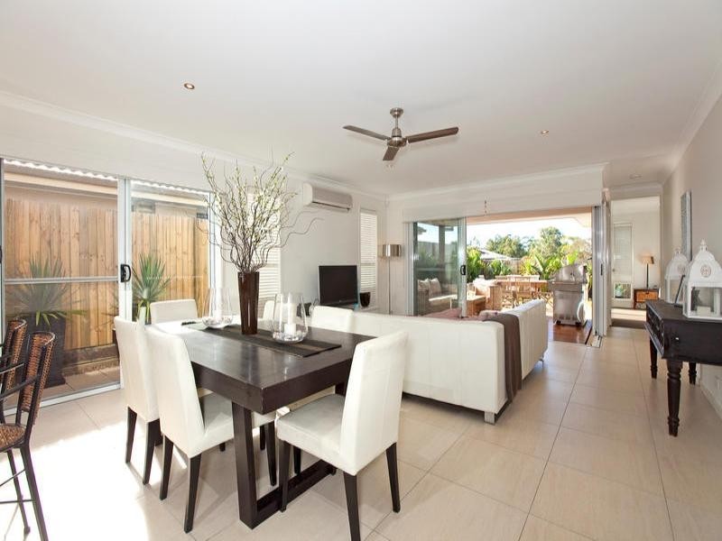 17 Bailey Street, Wakerley QLD 4154