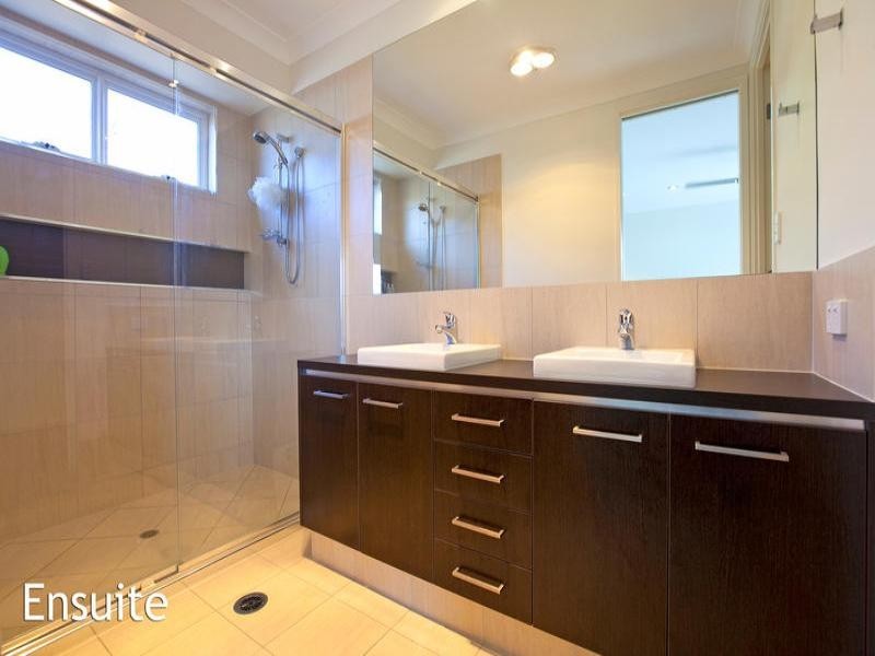 17 Bailey Street, Wakerley QLD 4154