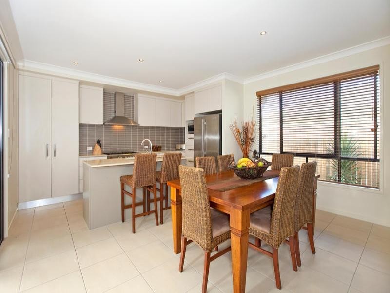 15 Bailey Street, Wakerley QLD 4154