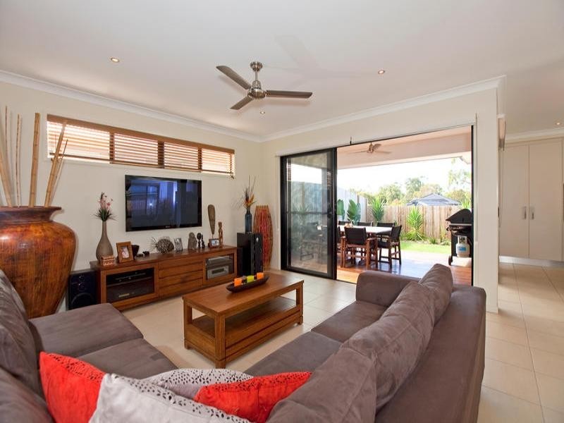 15 Bailey Street, Wakerley QLD 4154