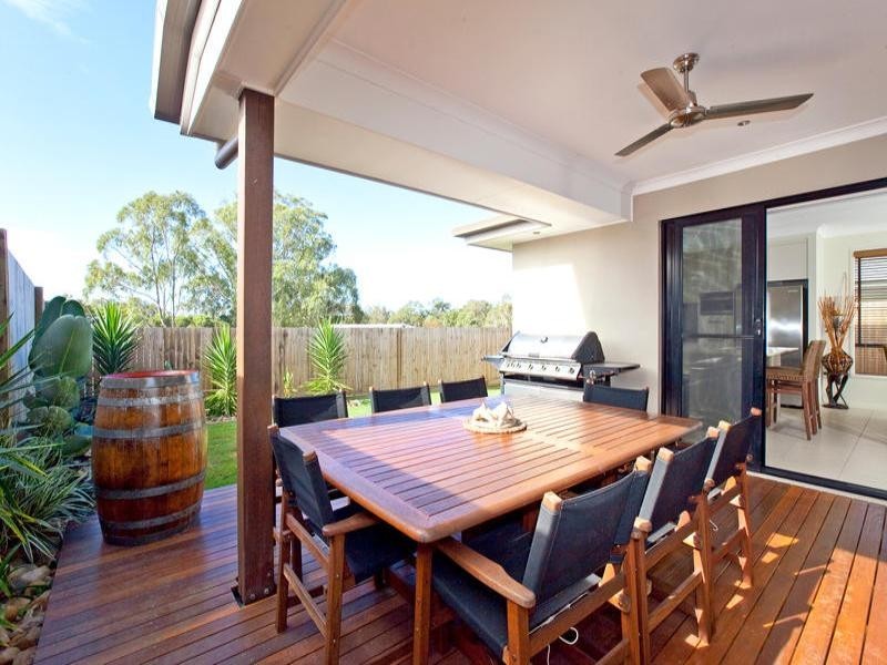 15 Bailey Street, Wakerley QLD 4154