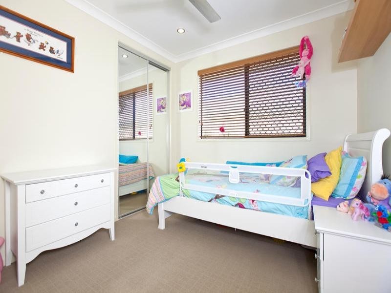 15 Bailey Street, Wakerley QLD 4154