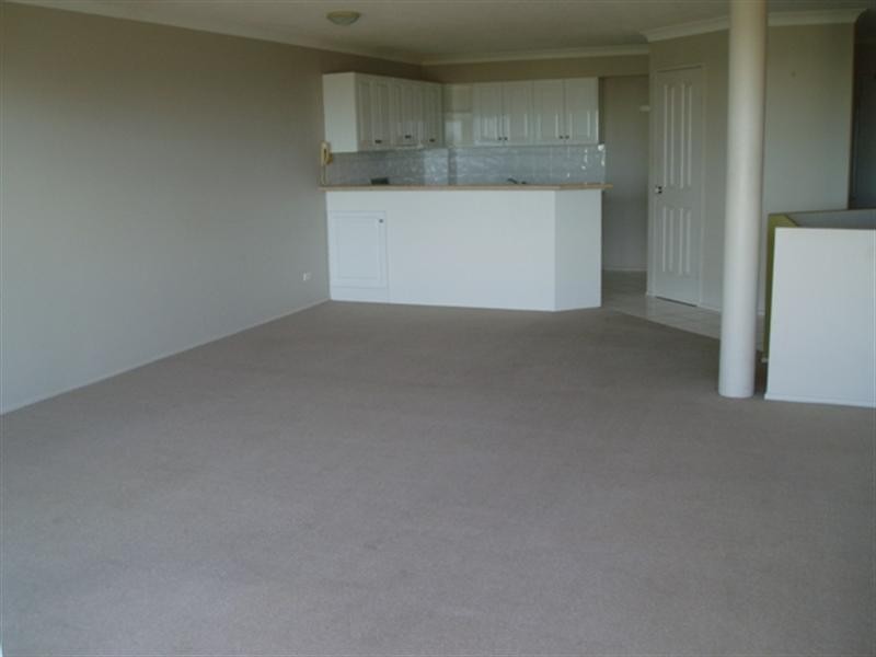 2/35 Benalla Street, Manly QLD 4179