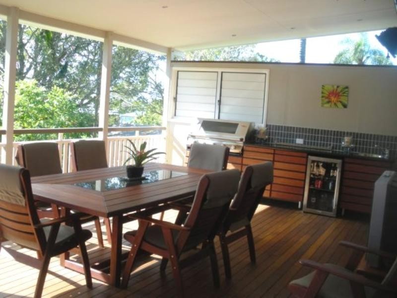 73 Waterview Avenue, Wynnum QLD 4178