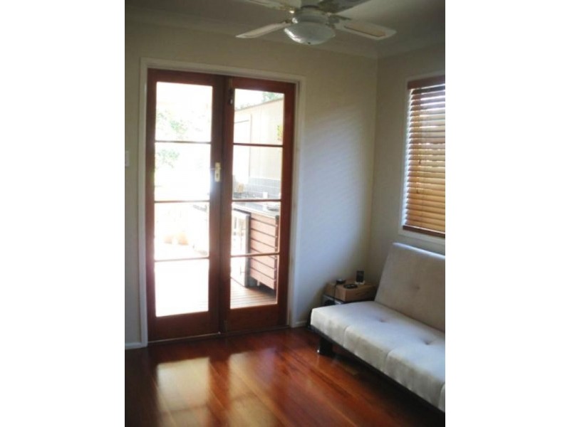 73 Waterview Avenue, Wynnum QLD 4178