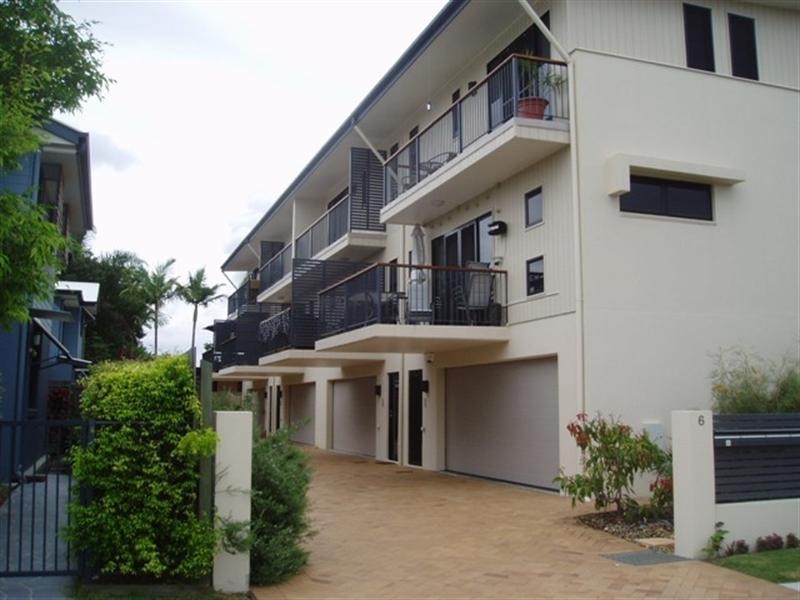 2/6 Emsworth Street, Wynnum QLD 4178