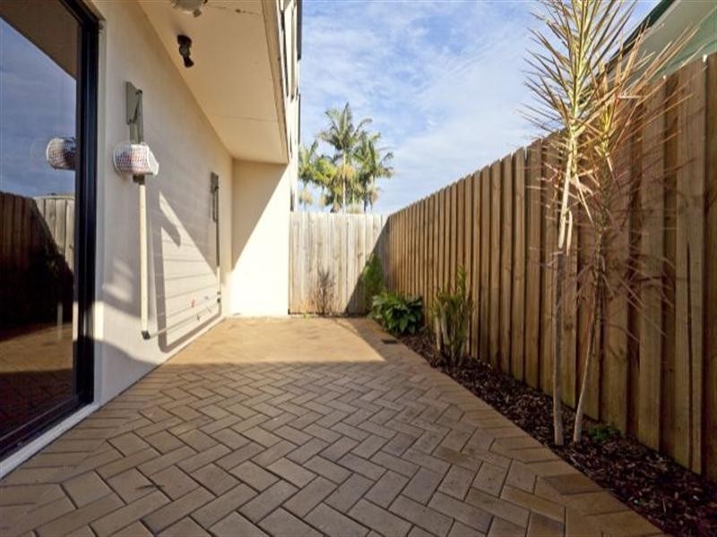 2/6 Emsworth Street, Wynnum QLD 4178