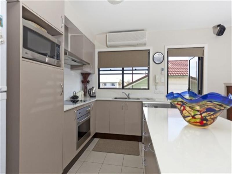 2/6 Emsworth Street, Wynnum QLD 4178