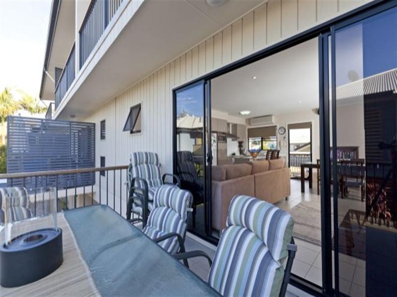 2/6 Emsworth Street, Wynnum QLD 4178