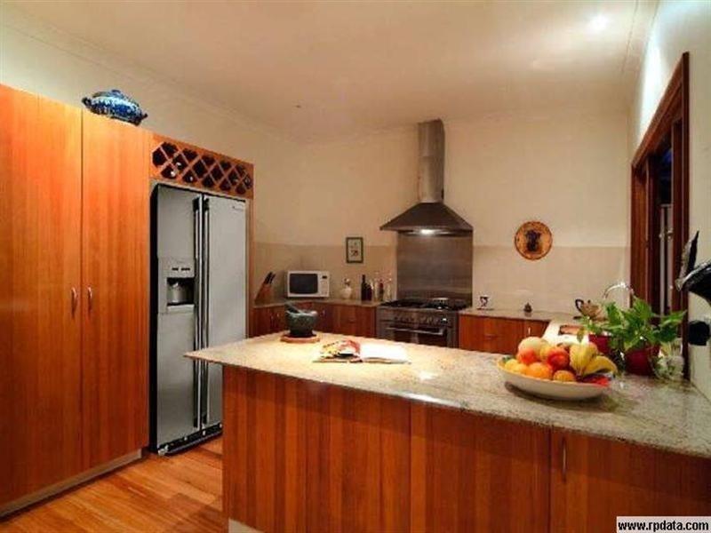 18 Pine Street, Wynnum QLD 4178