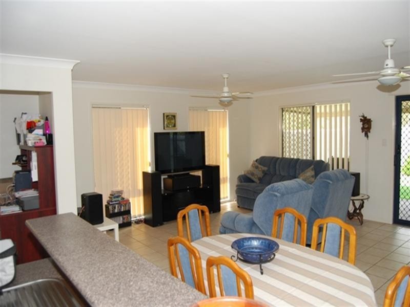 22 Araluen Street, Carindale QLD 4152