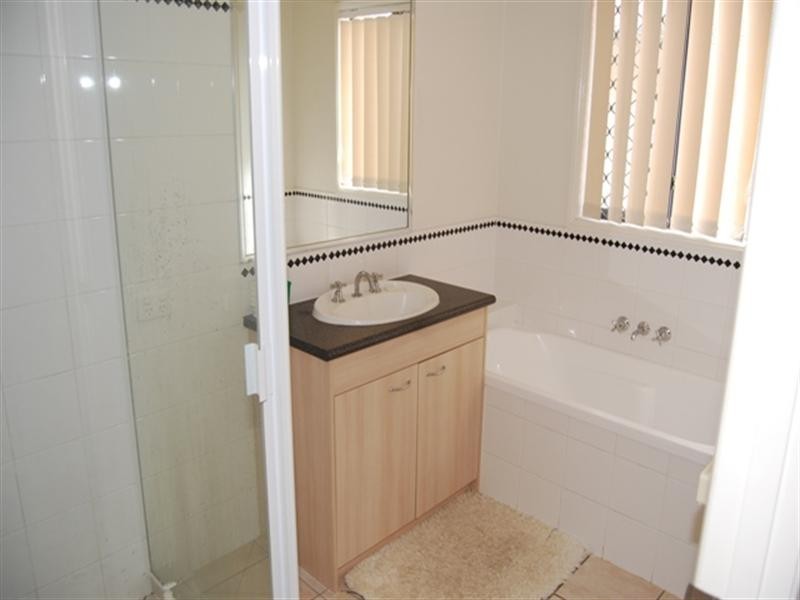 22 Araluen Street, Carindale QLD 4152