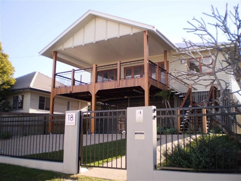 18 Kitchener Street, Wynnum QLD 4178