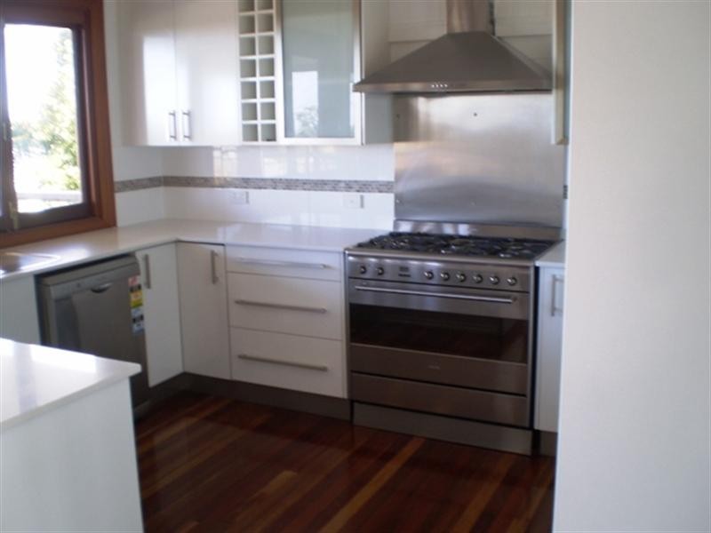 18 Kitchener Street, Wynnum QLD 4178