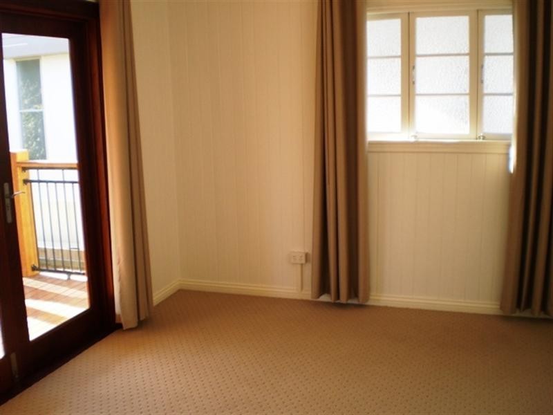 18 Kitchener Street, Wynnum QLD 4178