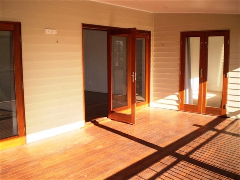 18 Kitchener Street, Wynnum QLD 4178