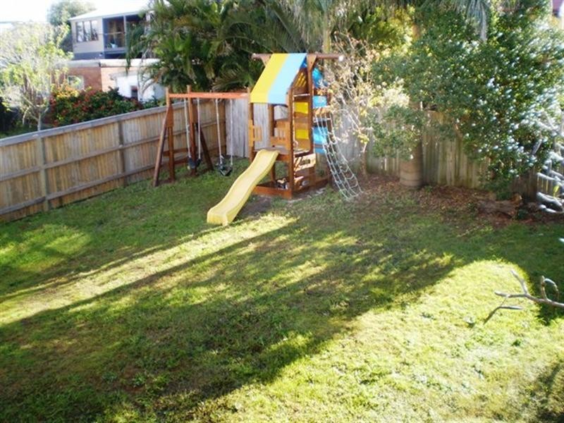 18 Kitchener Street, Wynnum QLD 4178