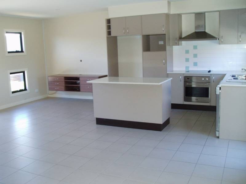 2/6 Emsworth Street, Wynnum QLD 4178