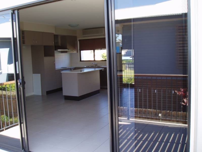 2/6 Emsworth Street, Wynnum QLD 4178