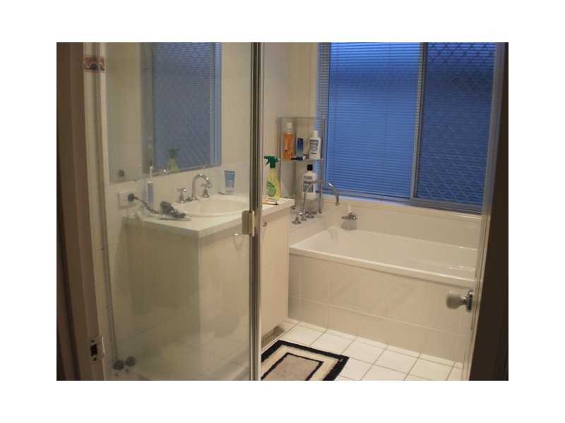 72 Wirra Circuit, Wynnum West QLD 4178