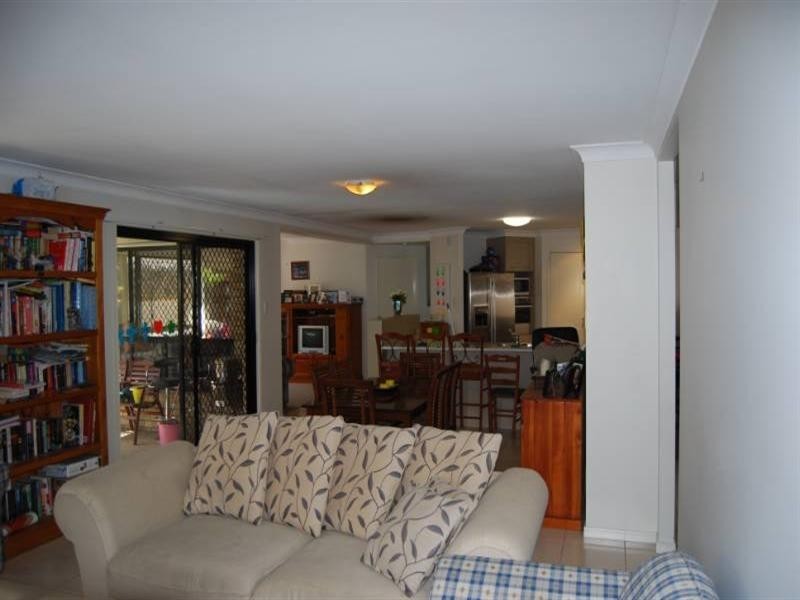 9 Dundee Crescent, Wakerley QLD 4154