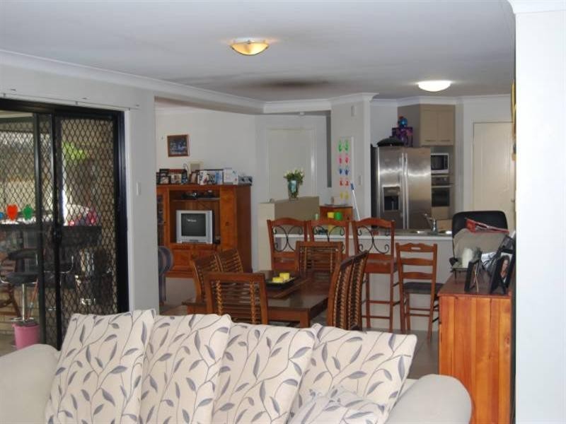 9 Dundee Crescent, Wakerley QLD 4154