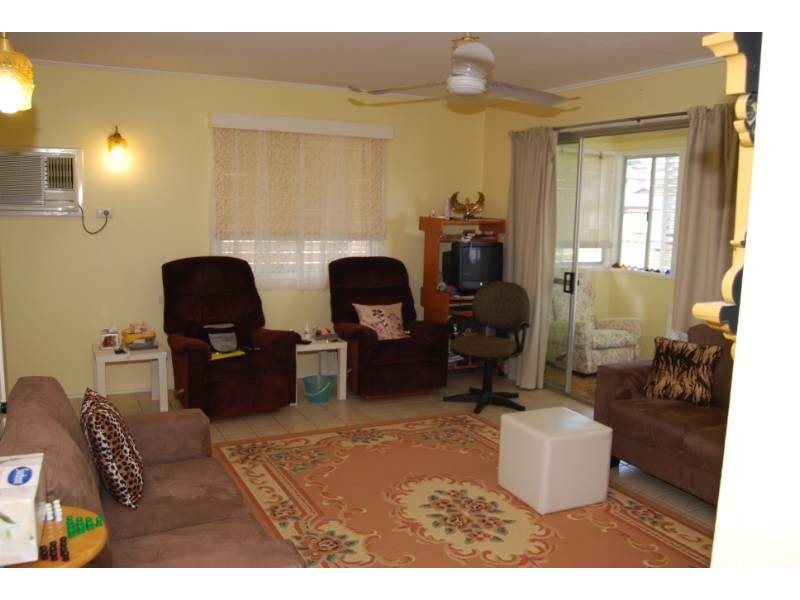 2 Suzanne Street, Wynnum West QLD 4178