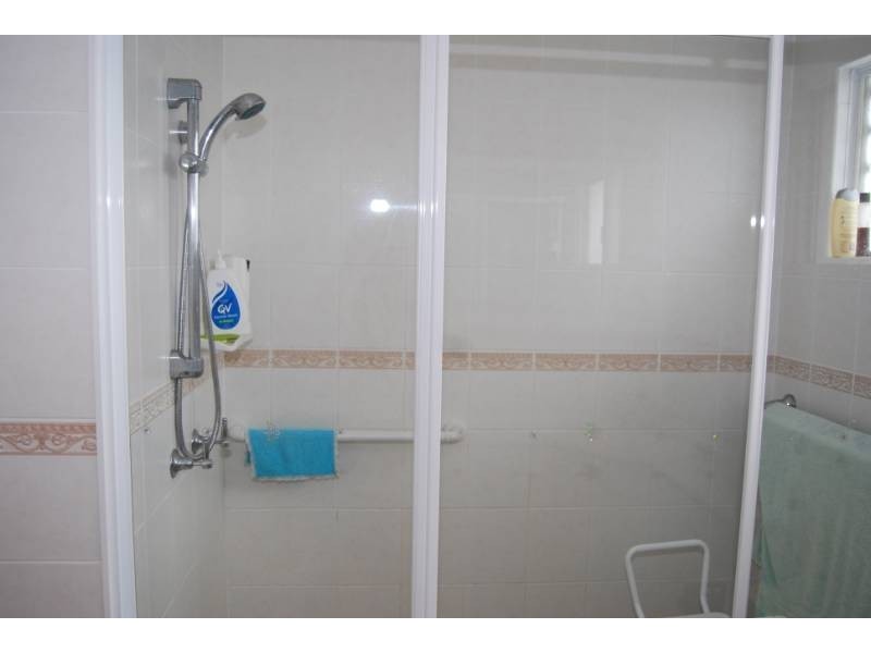 2 Suzanne Street, Wynnum West QLD 4178